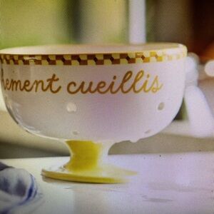 ❤️ ANTHROPOLOGIE VIOLETTE HANDPAINTED STONEWARE YELLOW BERRY BASKET NEW